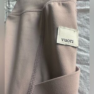 Vuori Daily Leggings.